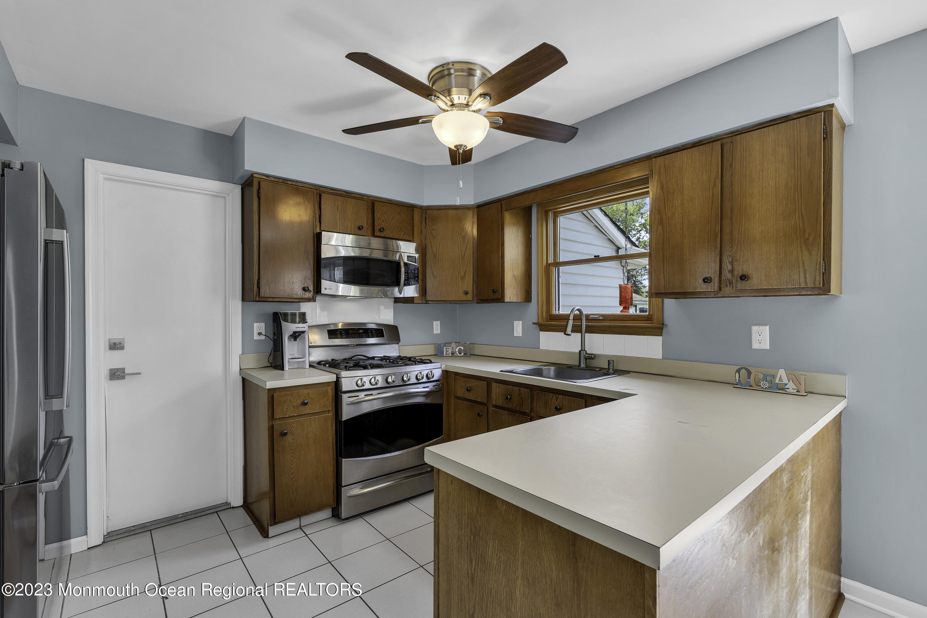 23 Appletree Road Howell, NJ 07731 - Photo 25 of 49 kitchen