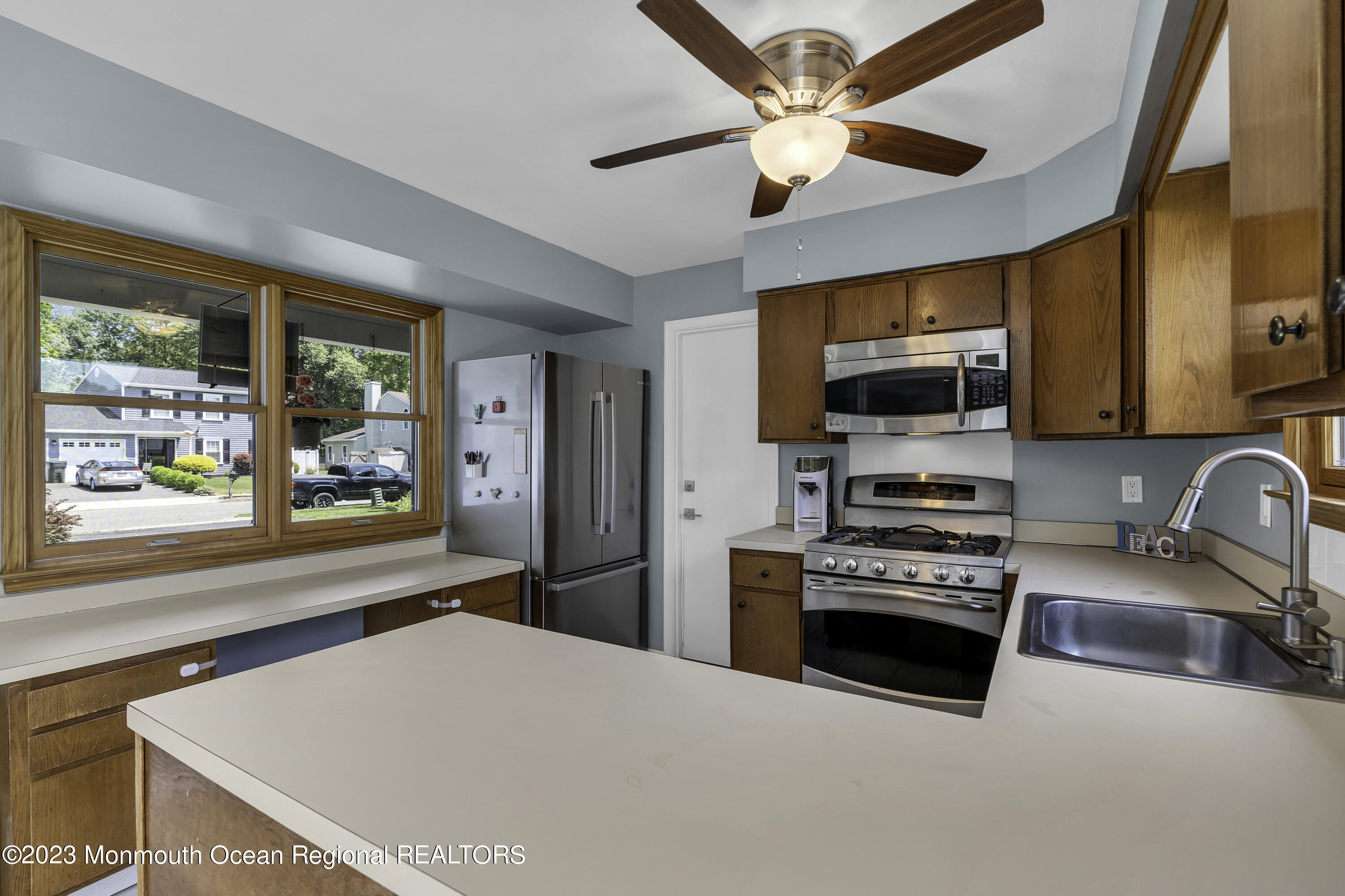 23 Appletree Road Howell, NJ 07731 - Photo 26 of 49 kitchen