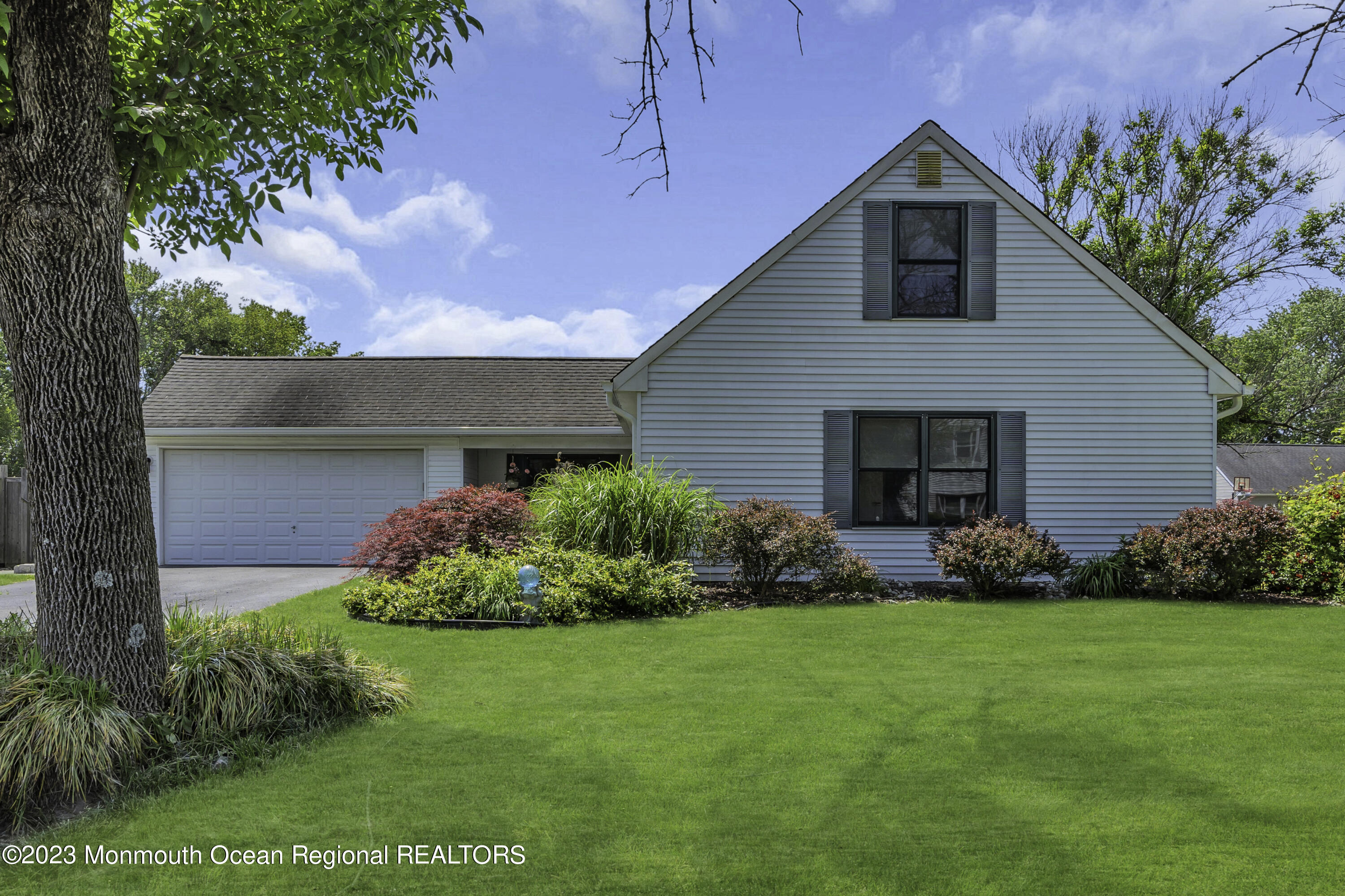 23 Appletree Road Howell, NJ 07731 - Photo 3 of 49 003_dsc03725-1_copy