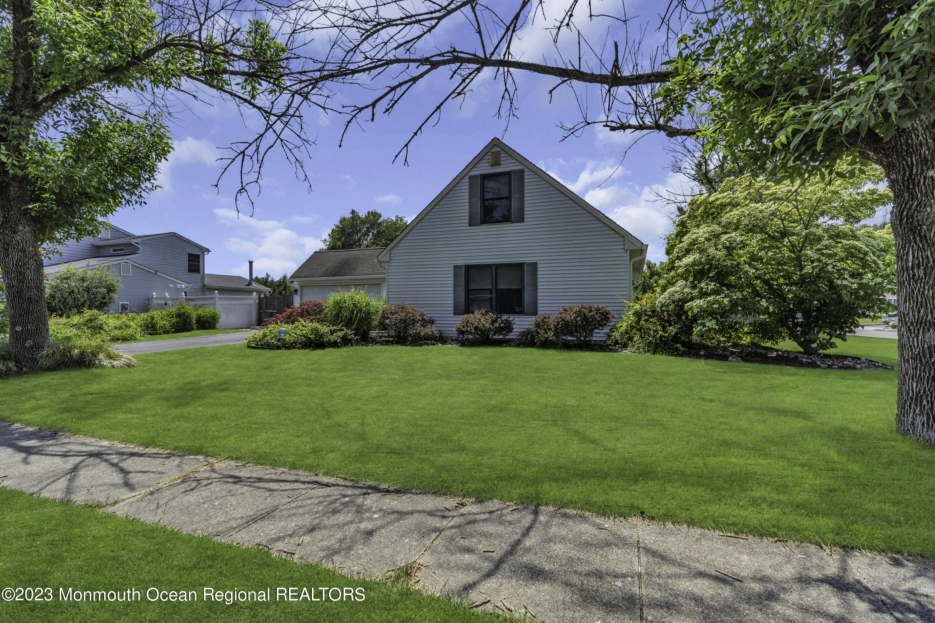 23 Appletree Road Howell, NJ 07731 - Photo 5 of 49 005_dsc03720-1