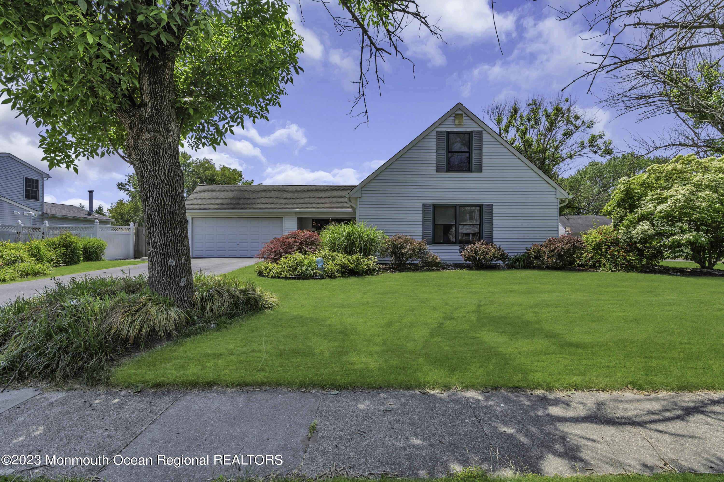 23 Appletree Road Howell, NJ 07731 - Photo 6 of 49 006_dsc03725-1