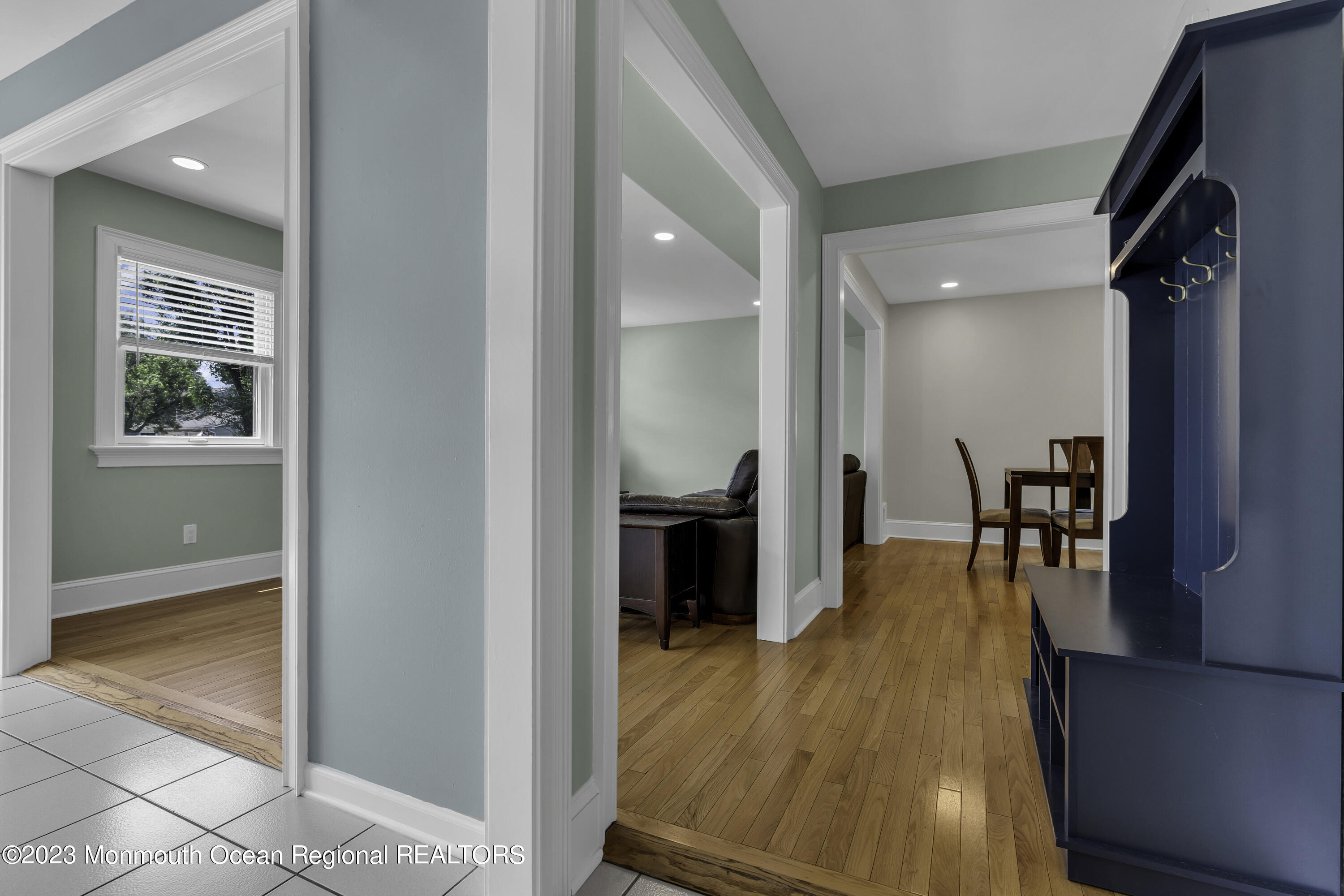 23 Appletree Road Howell, NJ 07731 - Photo 8 of 49 foyer