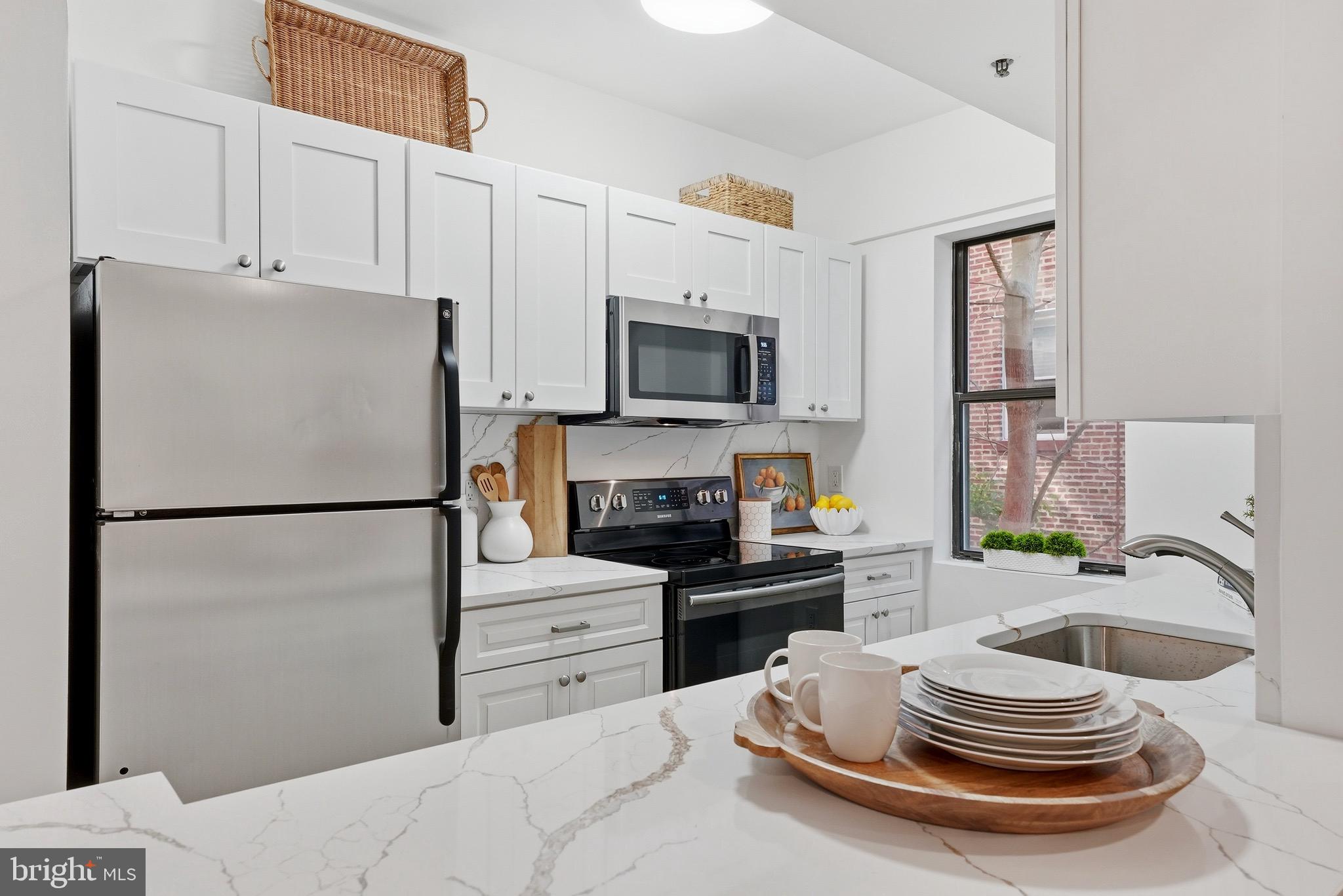 1727 R Street Northwest, Unit 203 Washington, DC 20009 - Photo 9 of 24 Kitchen