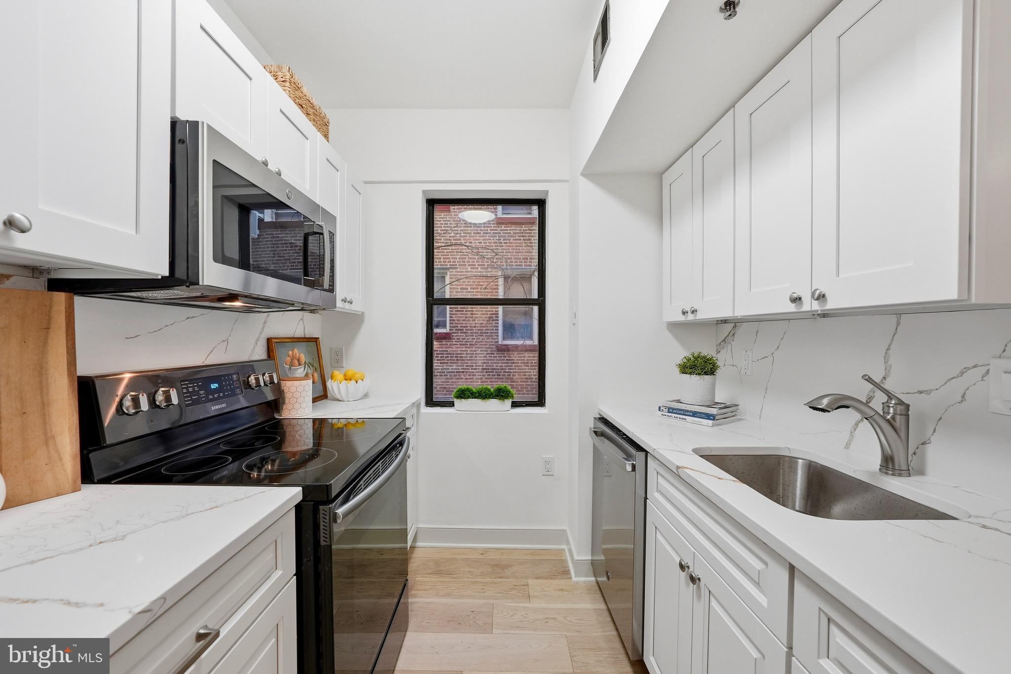 1727 R Street Northwest, Unit 203 Washington, DC 20009 - Photo 10 of 24 Kitchen