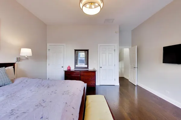 $1,050,000 | 3346 North Southport Avenue, Unit 1N, Chicago, IL 60657