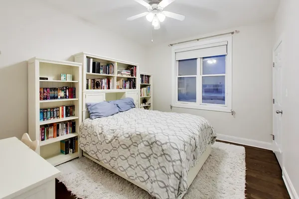 $1,050,000 | 3346 North Southport Avenue, Unit 1N, Chicago, IL 60657