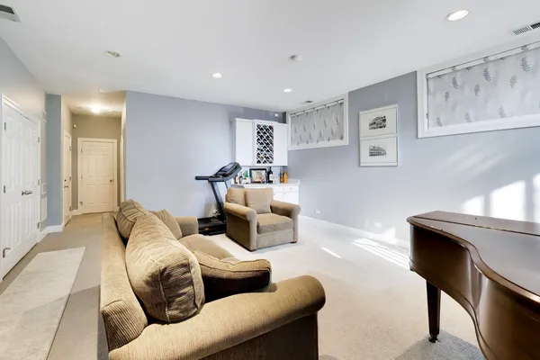 $1,050,000 | 3346 North Southport Avenue, Unit 1N, Chicago, IL 60657