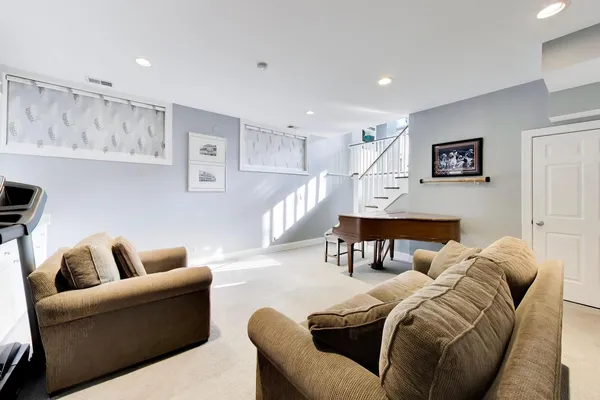 $1,050,000 | 3346 North Southport Avenue, Unit 1N, Chicago, IL 60657