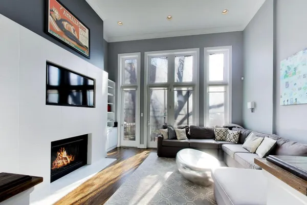 $1,050,000 | 3346 North Southport Avenue, Unit 1N, Chicago, IL 60657