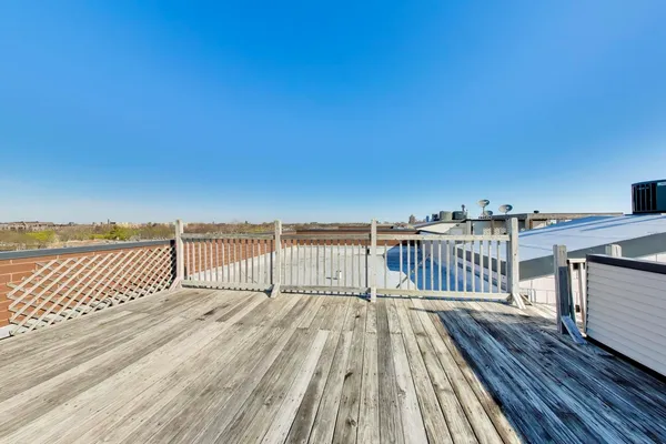 $1,050,000 | 3346 North Southport Avenue, Unit 1N, Chicago, IL 60657