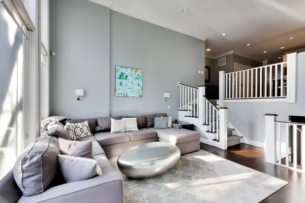 $1,050,000 | 3346 North Southport Avenue, Unit 1N, Chicago, IL 60657