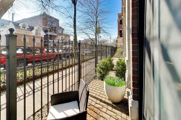 $1,050,000 | 3346 North Southport Avenue, Unit 1N, Chicago, IL 60657
