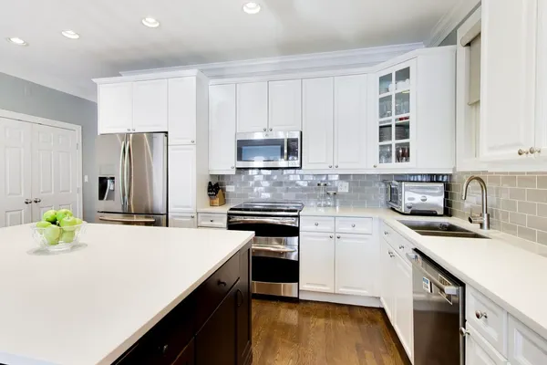 $1,050,000 | 3346 North Southport Avenue, Unit 1N, Chicago, IL 60657