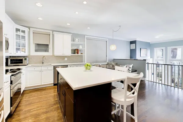 $1,050,000 | 3346 North Southport Avenue, Unit 1N, Chicago, IL 60657