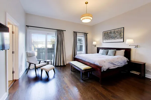 $1,050,000 | 3346 North Southport Avenue, Unit 1N, Chicago, IL 60657