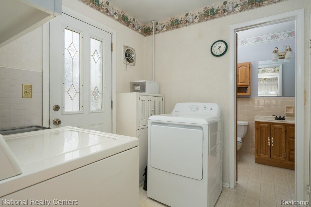 210 South Campbell Road Royal Oak, MI 48067 - Photo 19 of 25 Entry level laundry