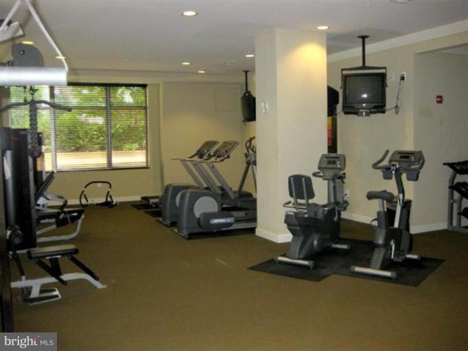 12001 Market Street, Unit 469 Reston, VA 20190 - Photo 5 of 10 Community Amenities 3