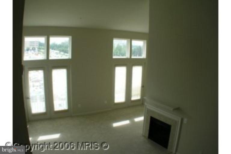 12001 Market Street, Unit 469 Reston, VA 20190 - Photo 8 of 10 Living Room