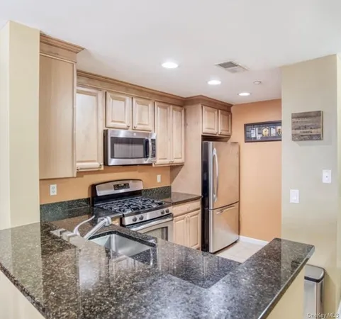 $3,850 | 1321 Round Pointe Drive, Haverstraw, NY 10927