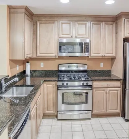 $3,850 | 1321 Round Pointe Drive, Haverstraw, NY 10927