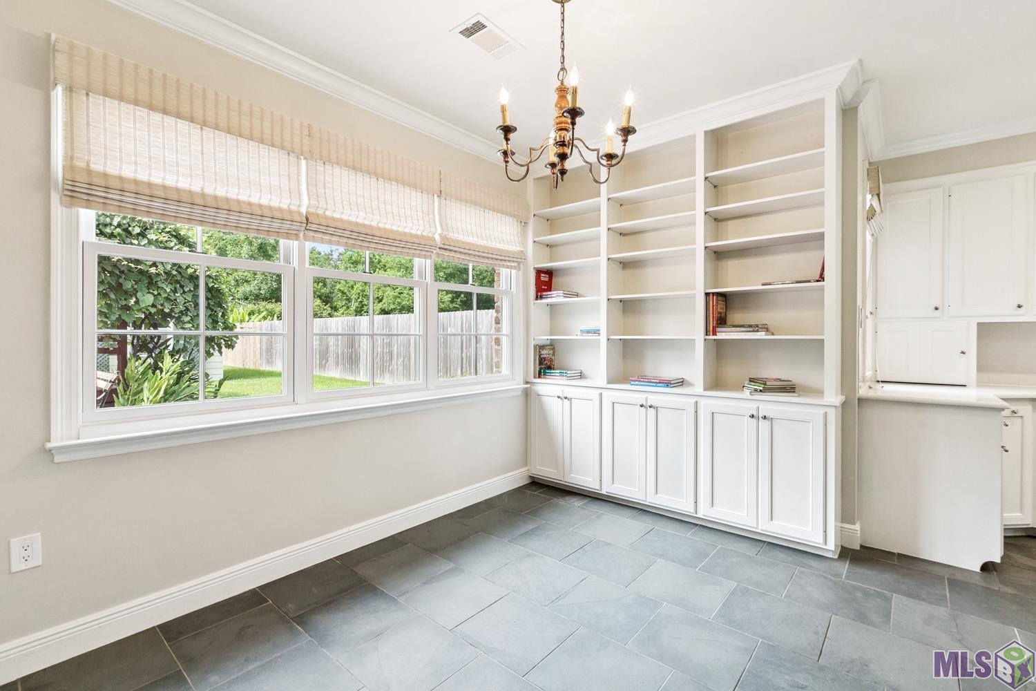 3635 Woodland Ridge Boulevard Baton Rouge, LA 70816 - Photo 2 of 21 Breakfast Room in Kitchen