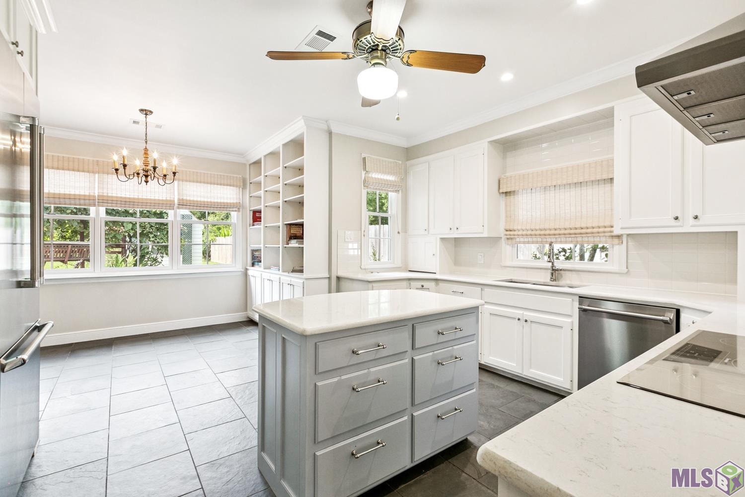 3635 Woodland Ridge Boulevard Baton Rouge, LA 70816 - Photo 5 of 21 KITCHEN W/ ISLAND & OPEN TO BREAKFAST ROOM