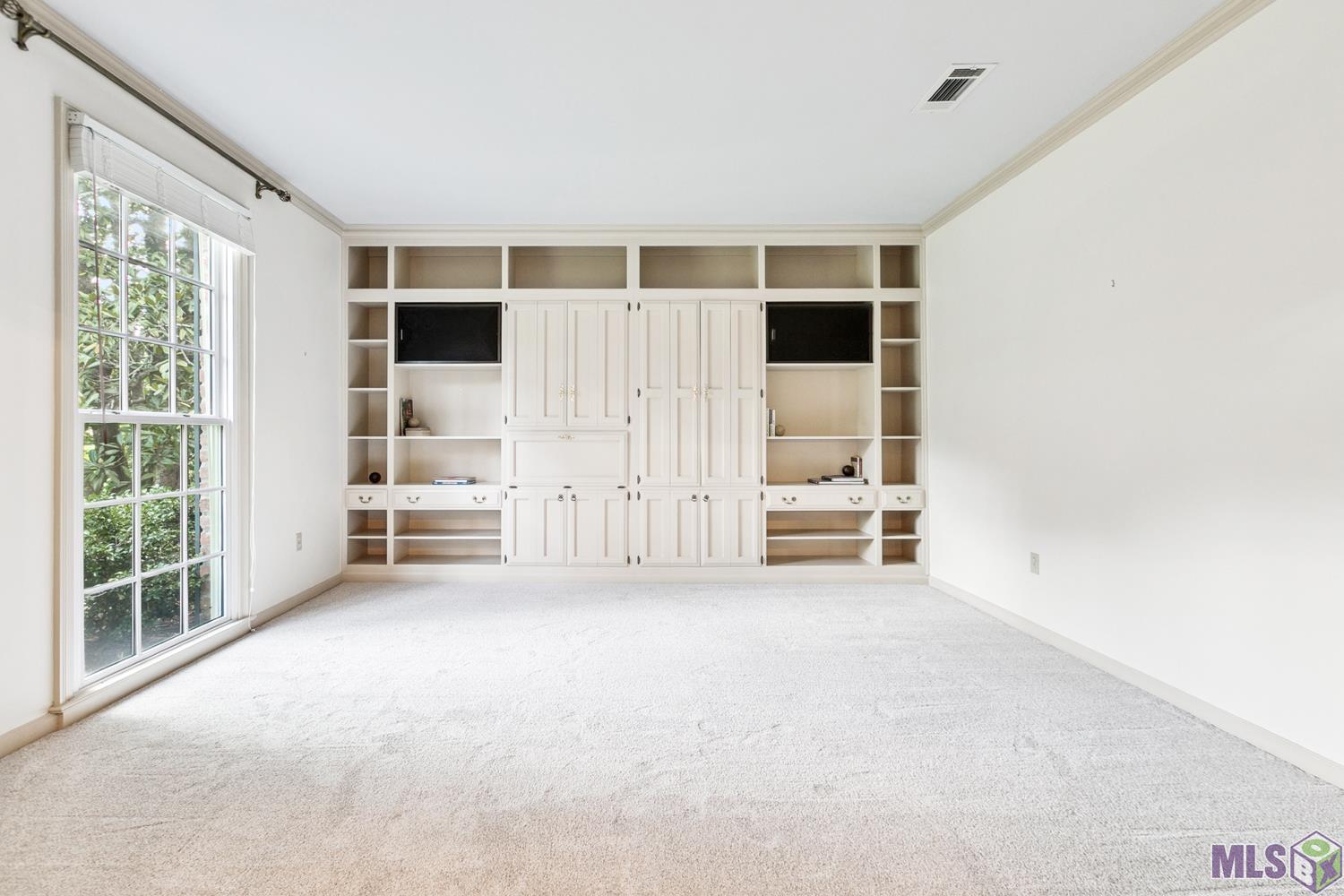 3635 Woodland Ridge Boulevard Baton Rouge, LA 70816 - Photo 6 of 21 OFFICE/SITTING ROOM - BUILT INS FOR EVERY SIZE