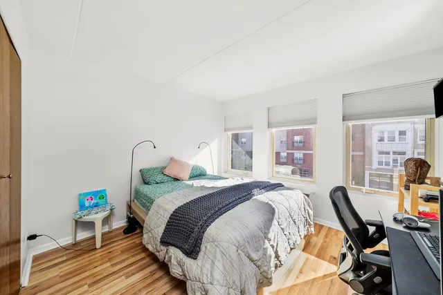 $215,000 | 1041 Susan Collins Lane, Unit 304, Oak Park, IL 60302