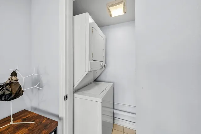 $215,000 | 1041 Susan Collins Lane, Unit 304, Oak Park, IL 60302