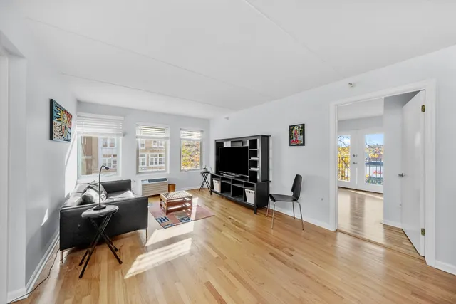 $215,000 | 1041 Susan Collins Lane, Unit 304, Oak Park, IL 60302