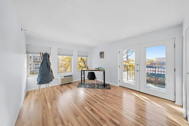 $215,000 | 1041 Susan Collins Lane, Unit 304, Oak Park, IL 60302