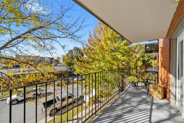 $215,000 | 1041 Susan Collins Lane, Unit 304, Oak Park, IL 60302