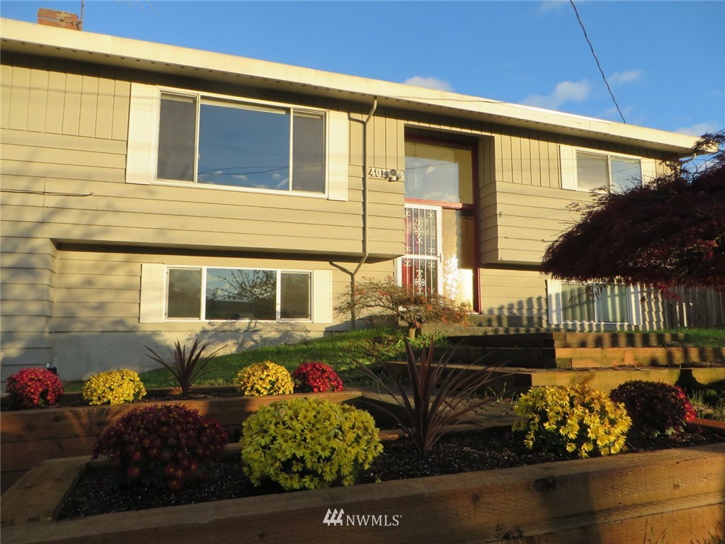 4011 Robin Road West University Place, WA 98466 - Photo 1 of 23 Gallery Image 1