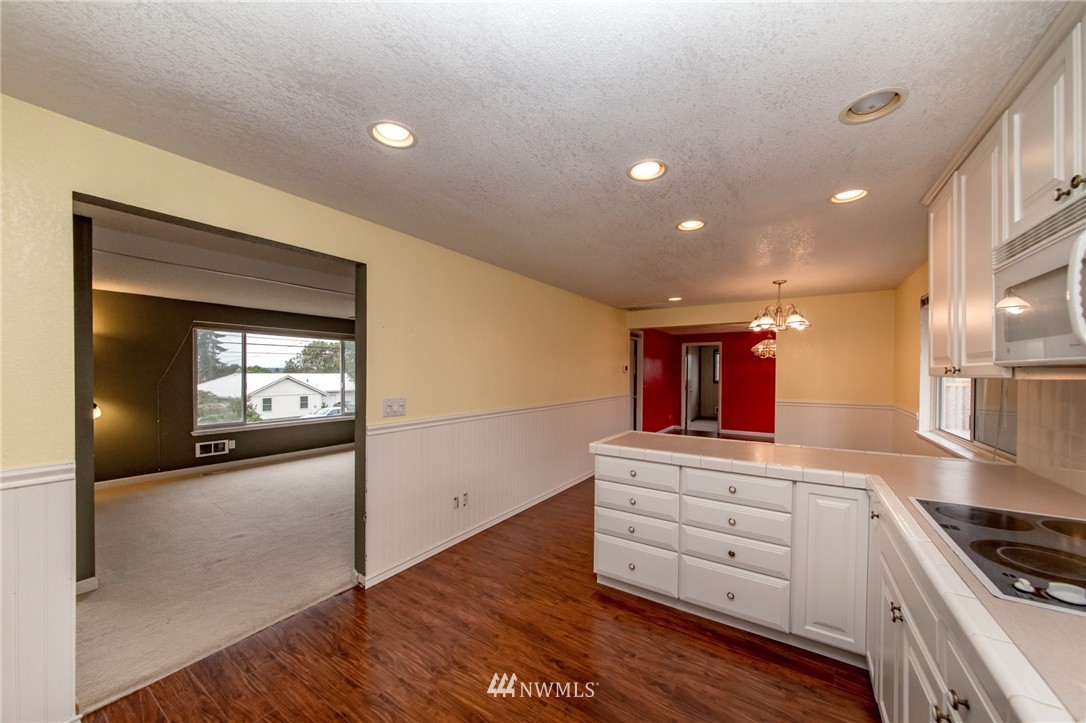 4011 Robin Road West University Place, WA 98466 - Photo 11 of 23 Gallery Image 11