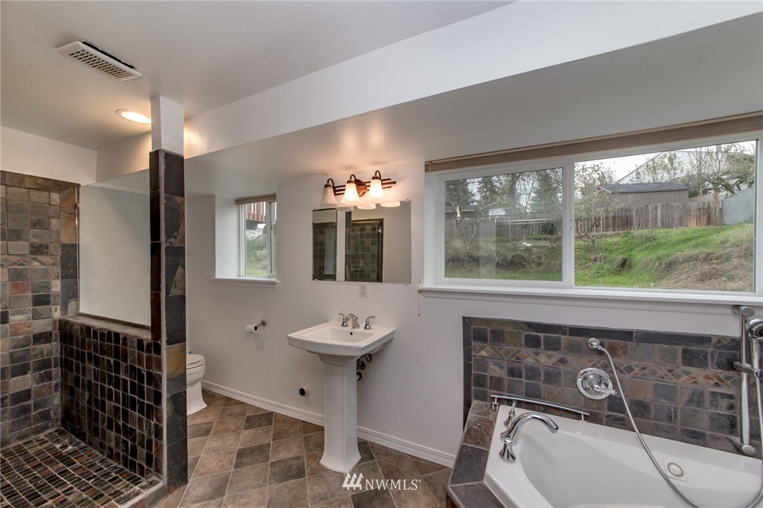 4011 Robin Road West University Place, WA 98466 - Photo 20 of 23 Gallery Image 20
