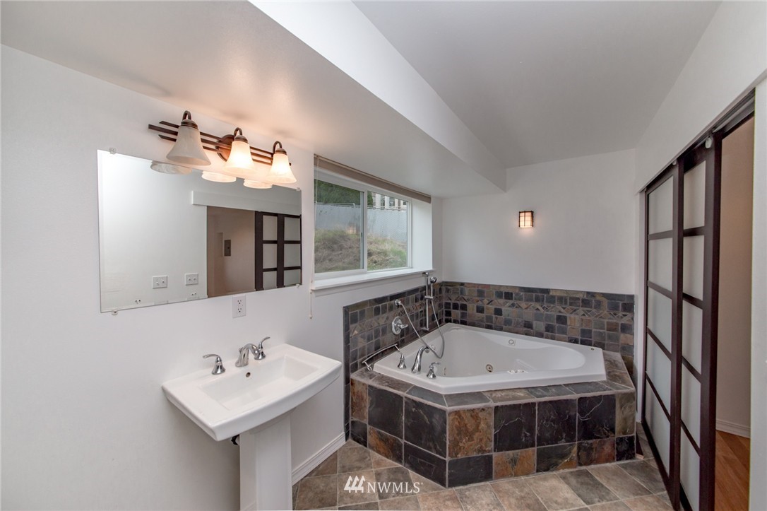 4011 Robin Road West University Place, WA 98466 - Photo 21 of 23 Gallery Image 21