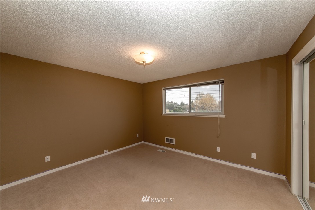 4011 Robin Road West University Place, WA 98466 - Photo 9 of 23 Gallery Image 9