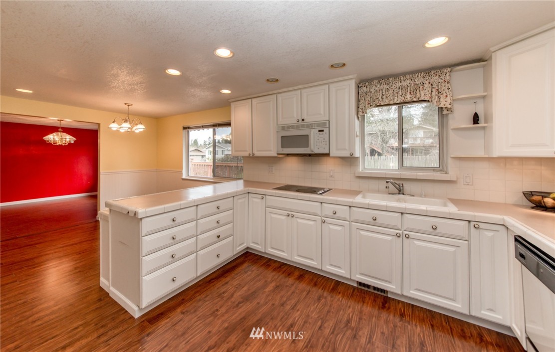 4011 Robin Road West University Place, WA 98466 - Photo 10 of 23 Gallery Image 10