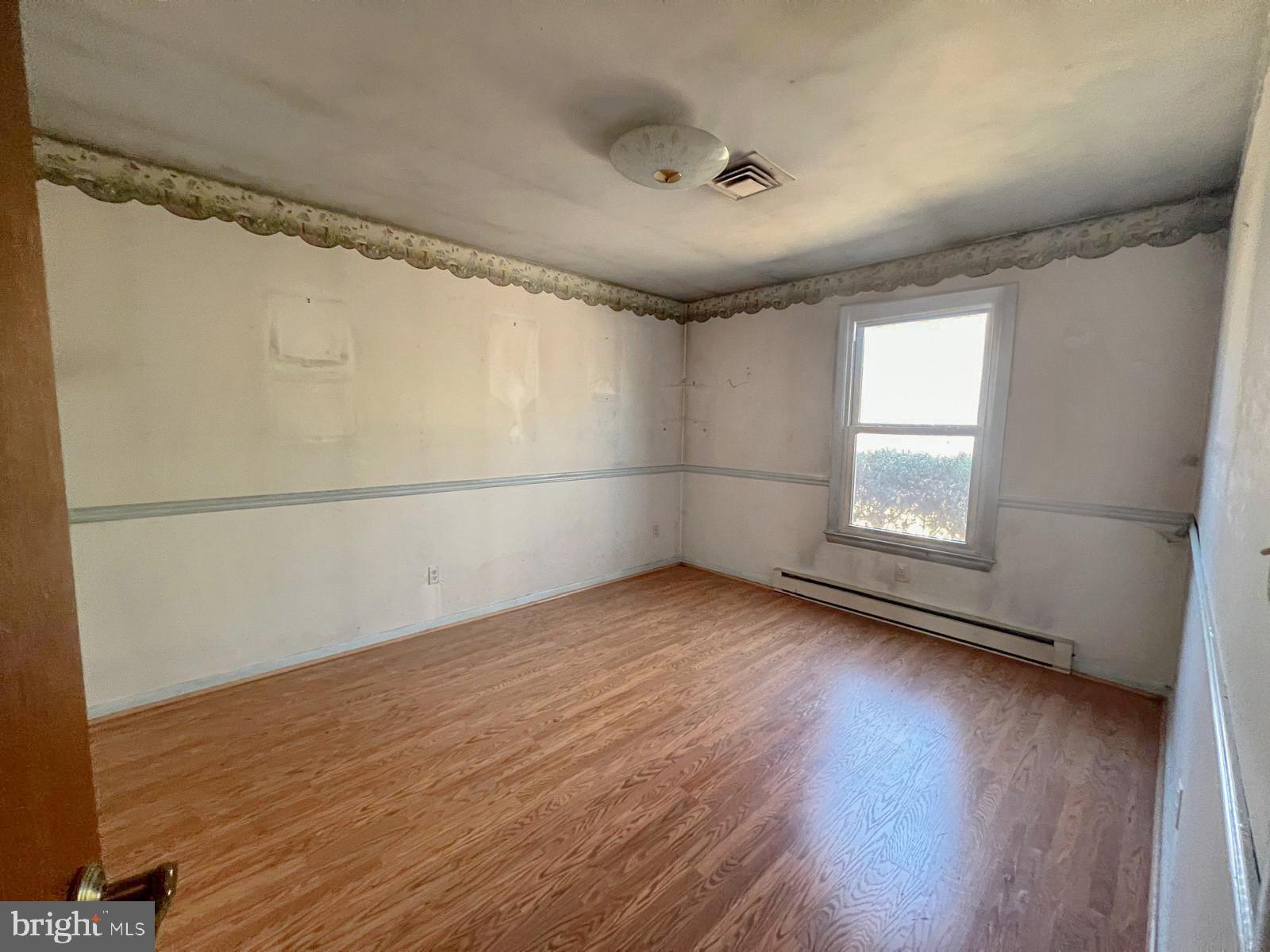 5709 Turner Road Broad Run, VA 20137 - Photo 14 of 20 Spacious room with natural light.