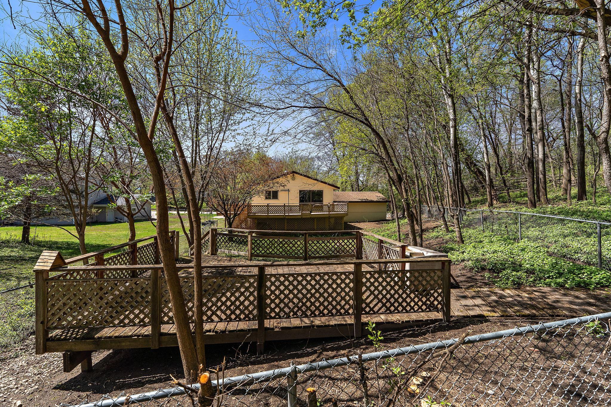 4935 Woodland Road Minnetonka, MN 55345 - Photo 14 of 35