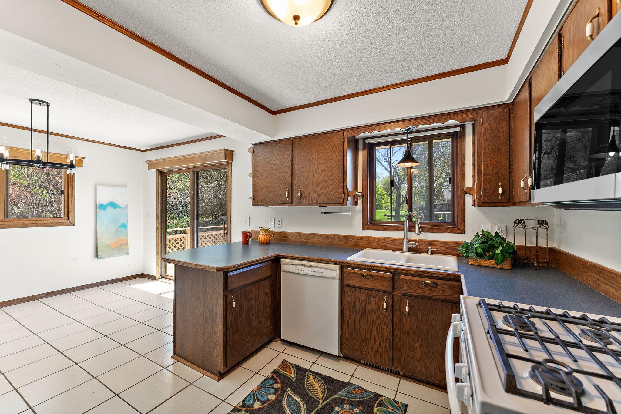 4935 Woodland Road Minnetonka, MN 55345 - Photo 24 of 35
