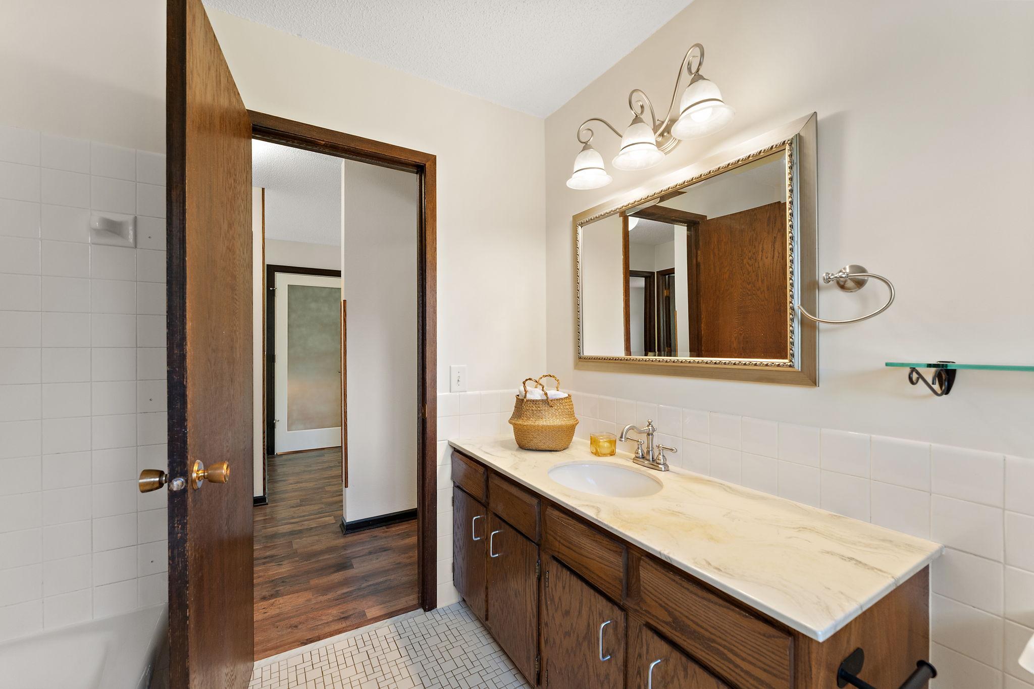 4935 Woodland Road Minnetonka, MN 55345 - Photo 27 of 35