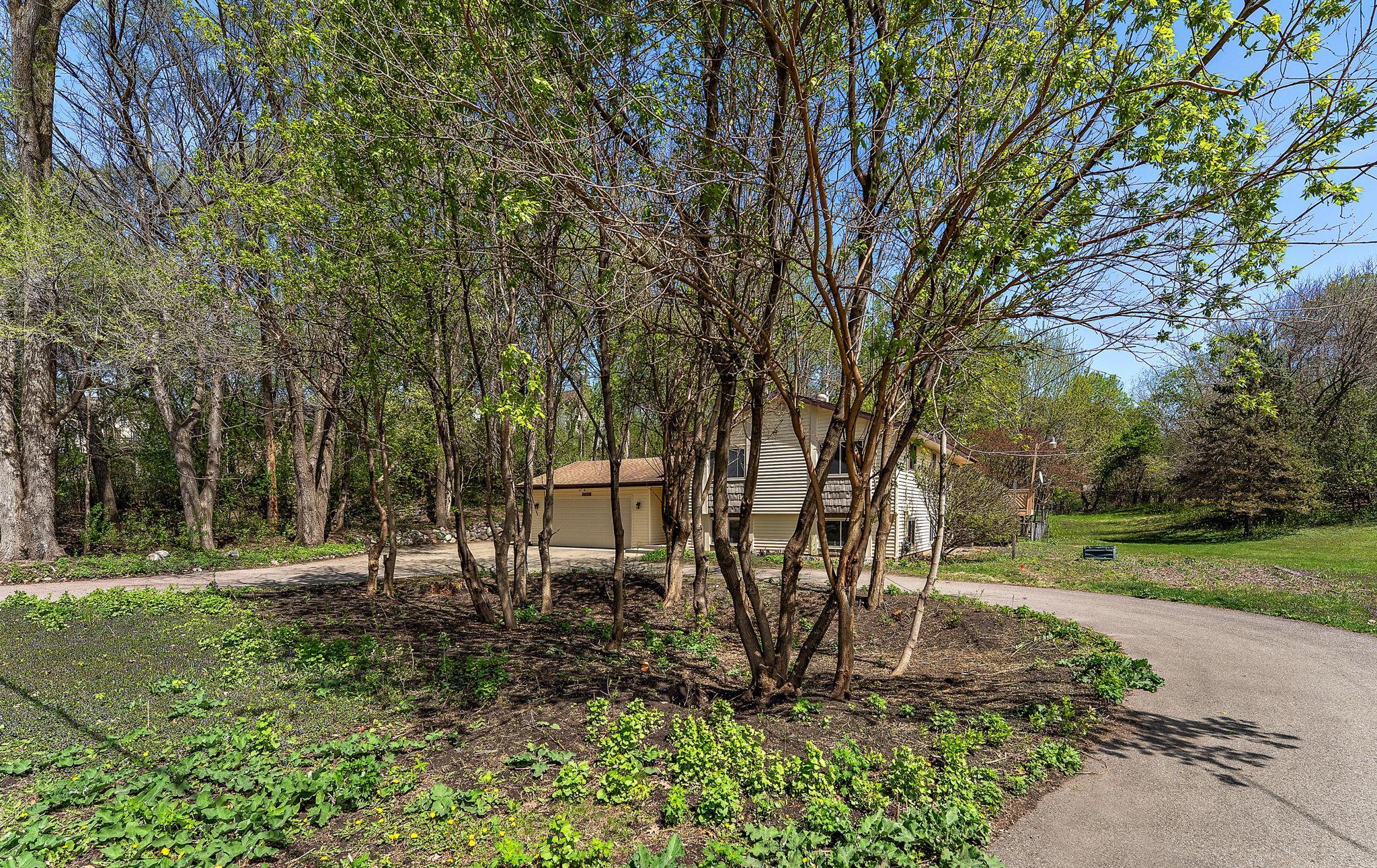 4935 Woodland Road Minnetonka, MN 55345 - Photo 5 of 35