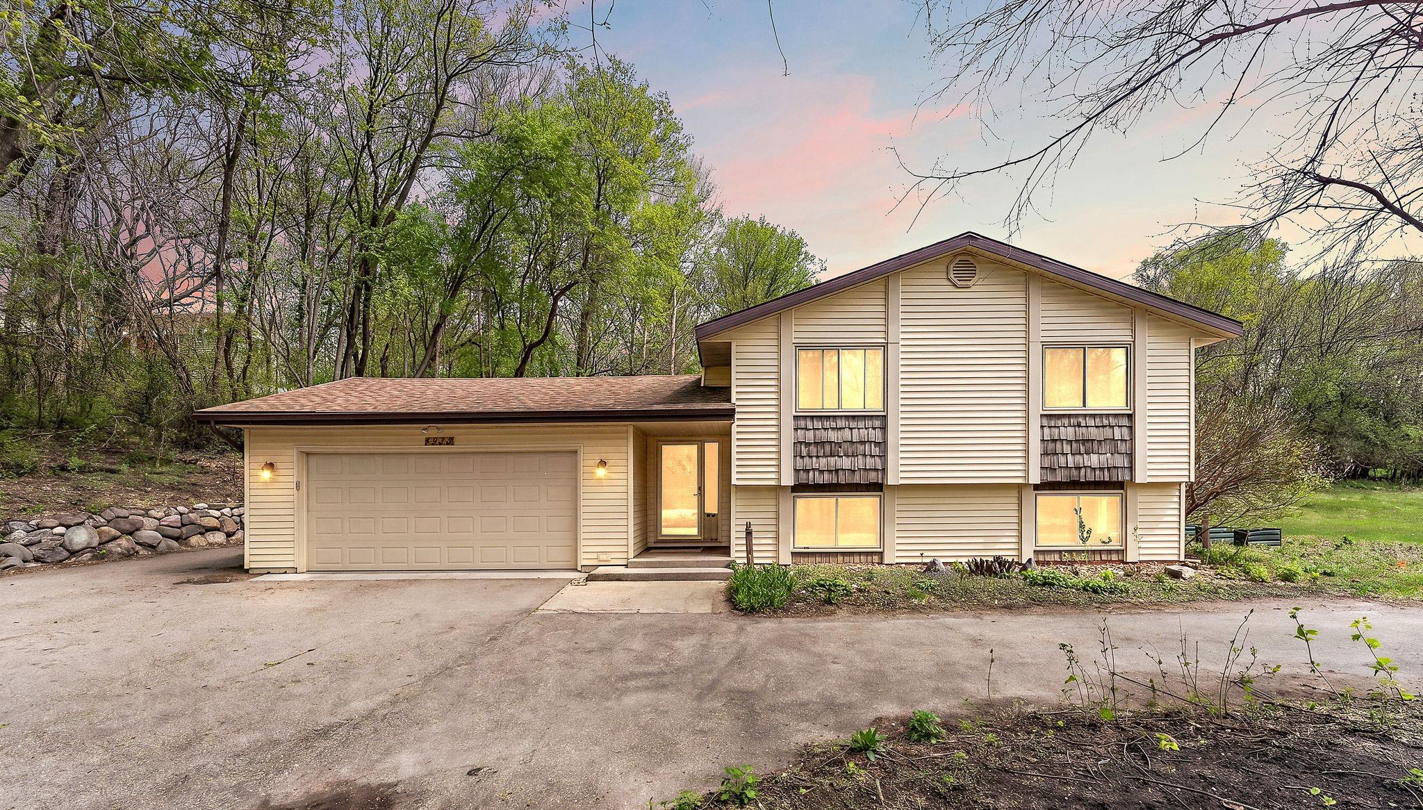 4935 Woodland Road Minnetonka, MN 55345 - Photo 6 of 35