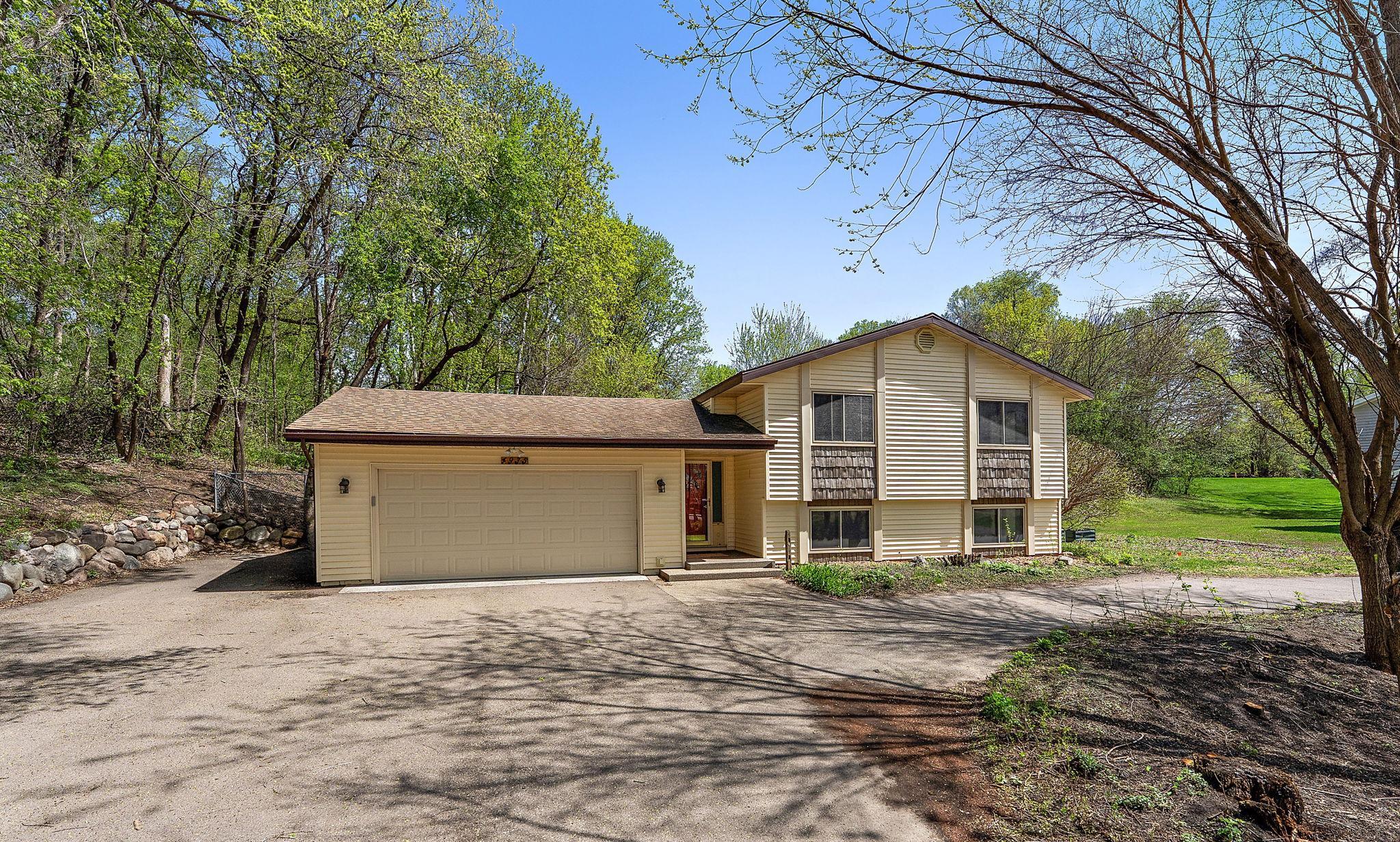 4935 Woodland Road Minnetonka, MN 55345 - Photo 8 of 35