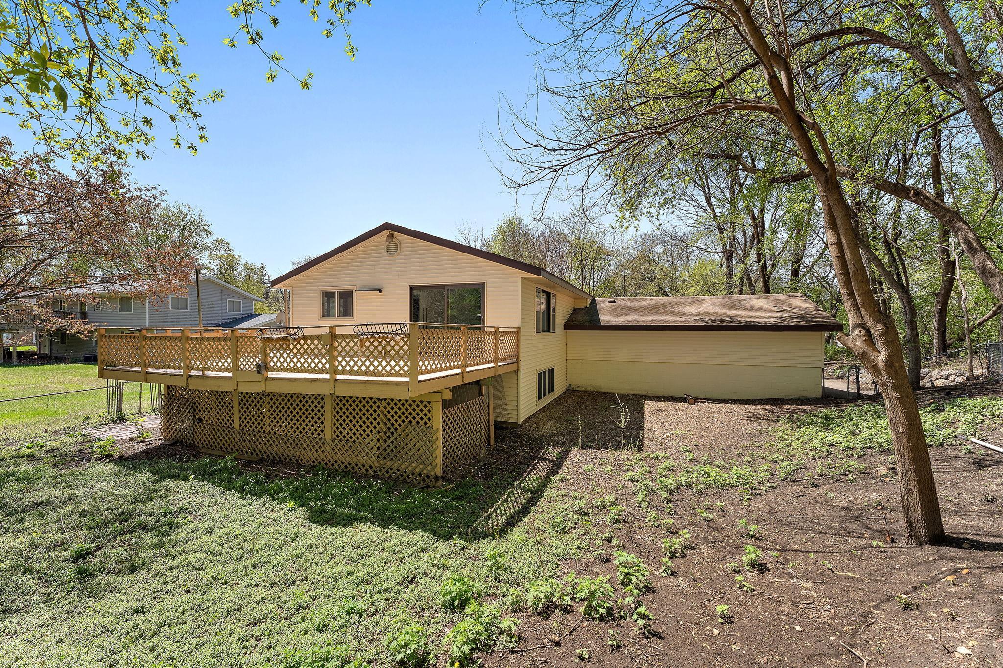 4935 Woodland Road Minnetonka, MN 55345 - Photo 10 of 35