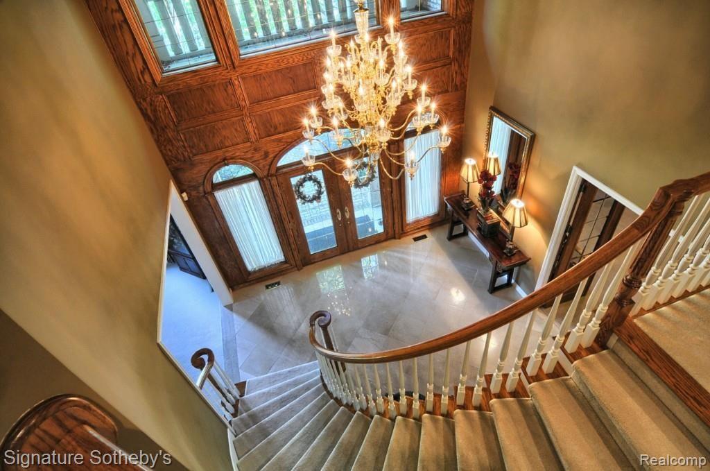 5645 Murfield Drive Rochester, MI 48306 - Photo 4 of 32 Foyer.jpg