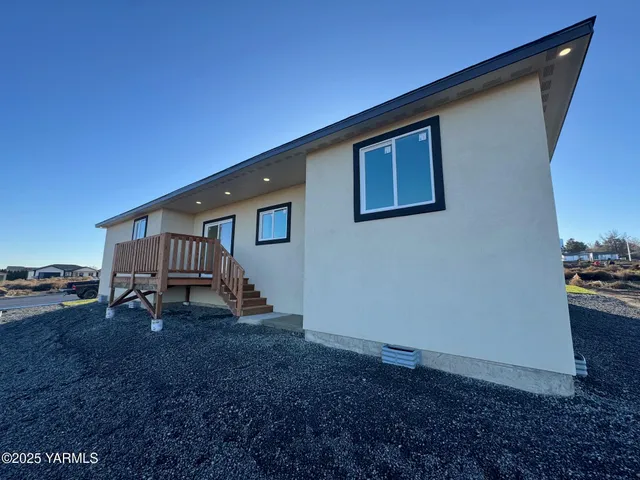 $390,000 | 321 Olivia Street, Sunnyside, WA 98944