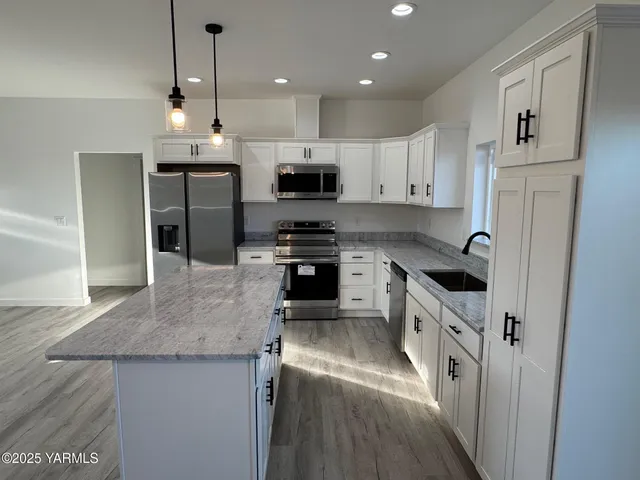 $390,000 | 321 Olivia Street, Sunnyside, WA 98944