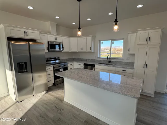 $390,000 | 321 Olivia Street, Sunnyside, WA 98944